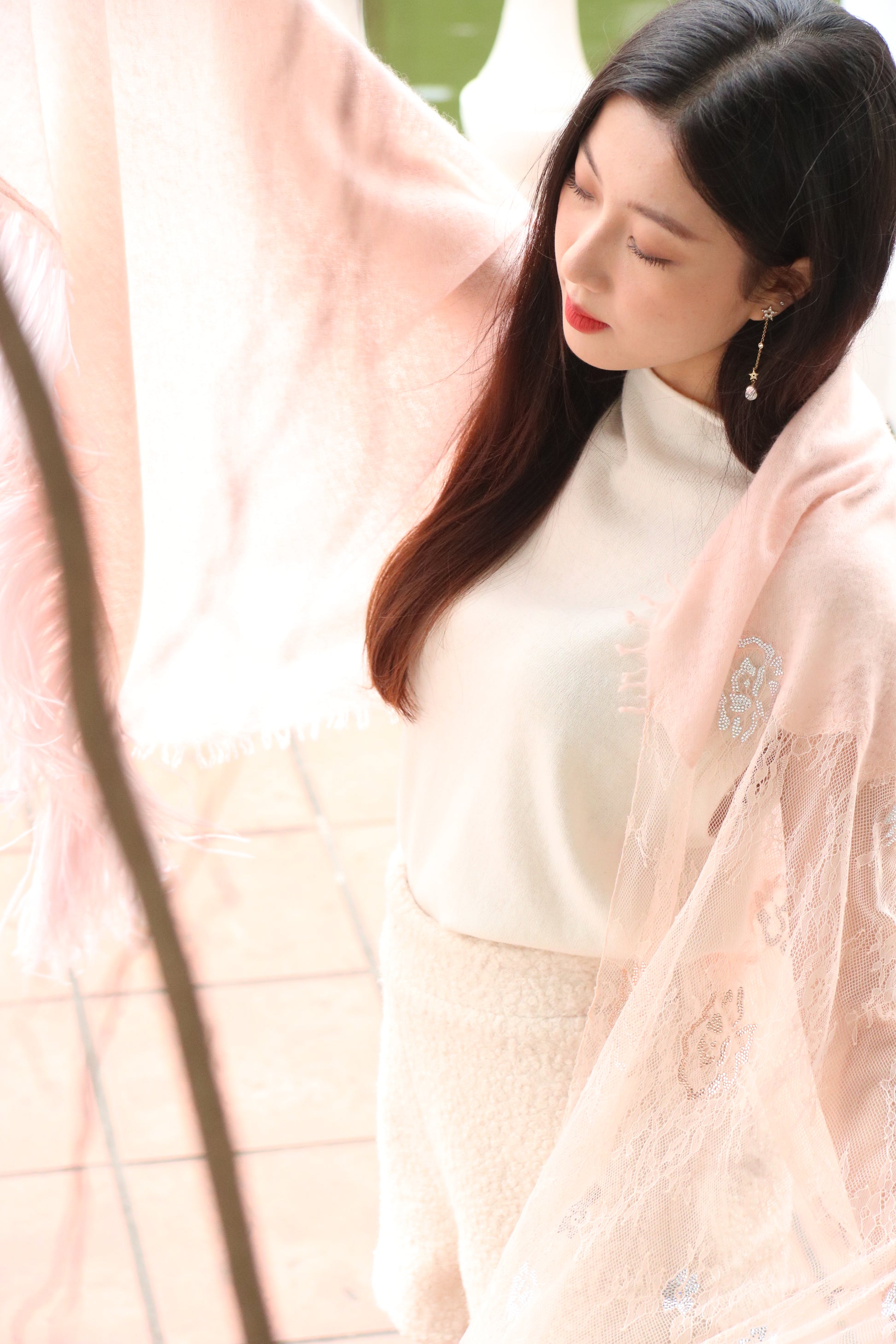 Featherlight Majesty Knitted Cashmere Stole