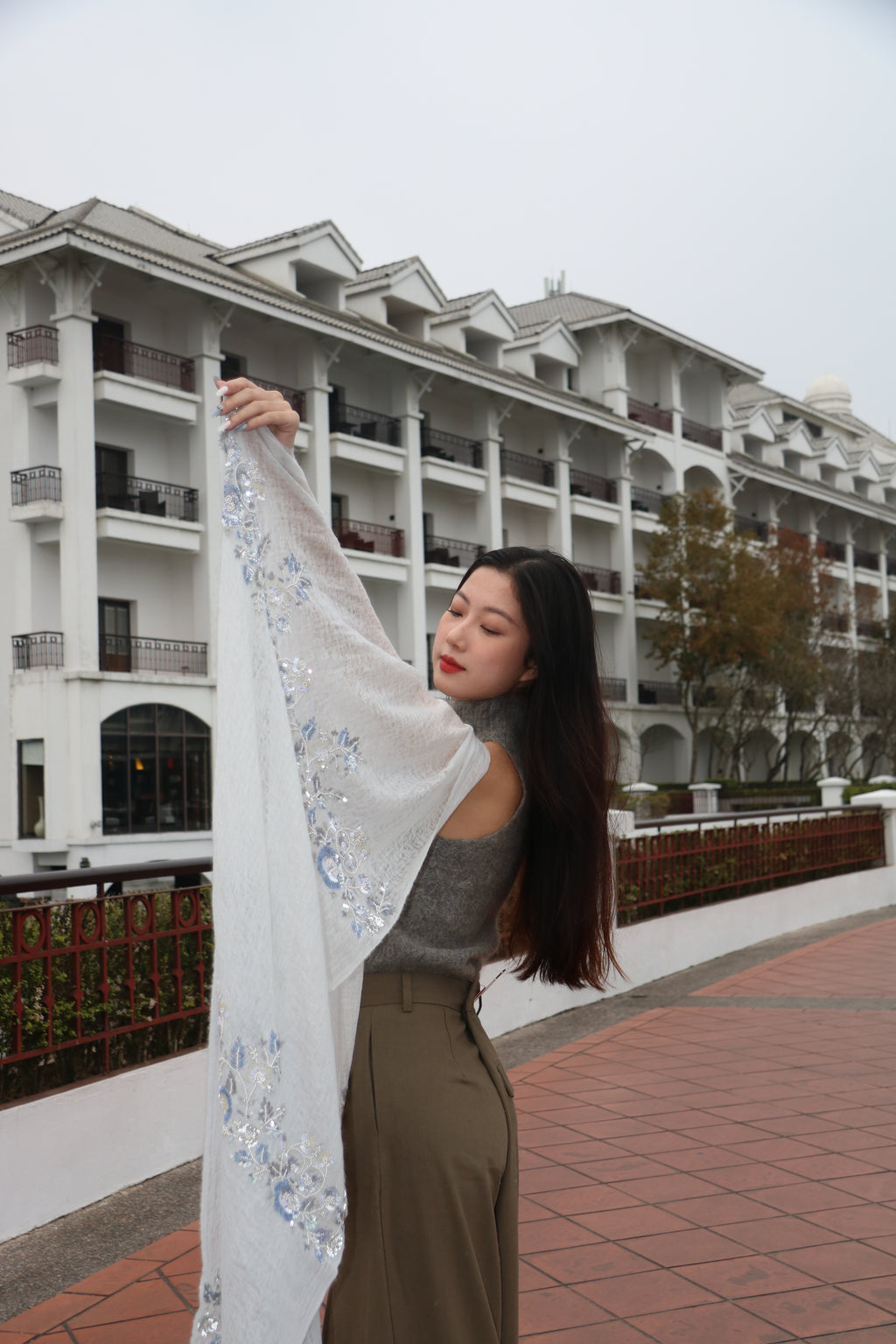 Embroidered Grace Cashmere Stole