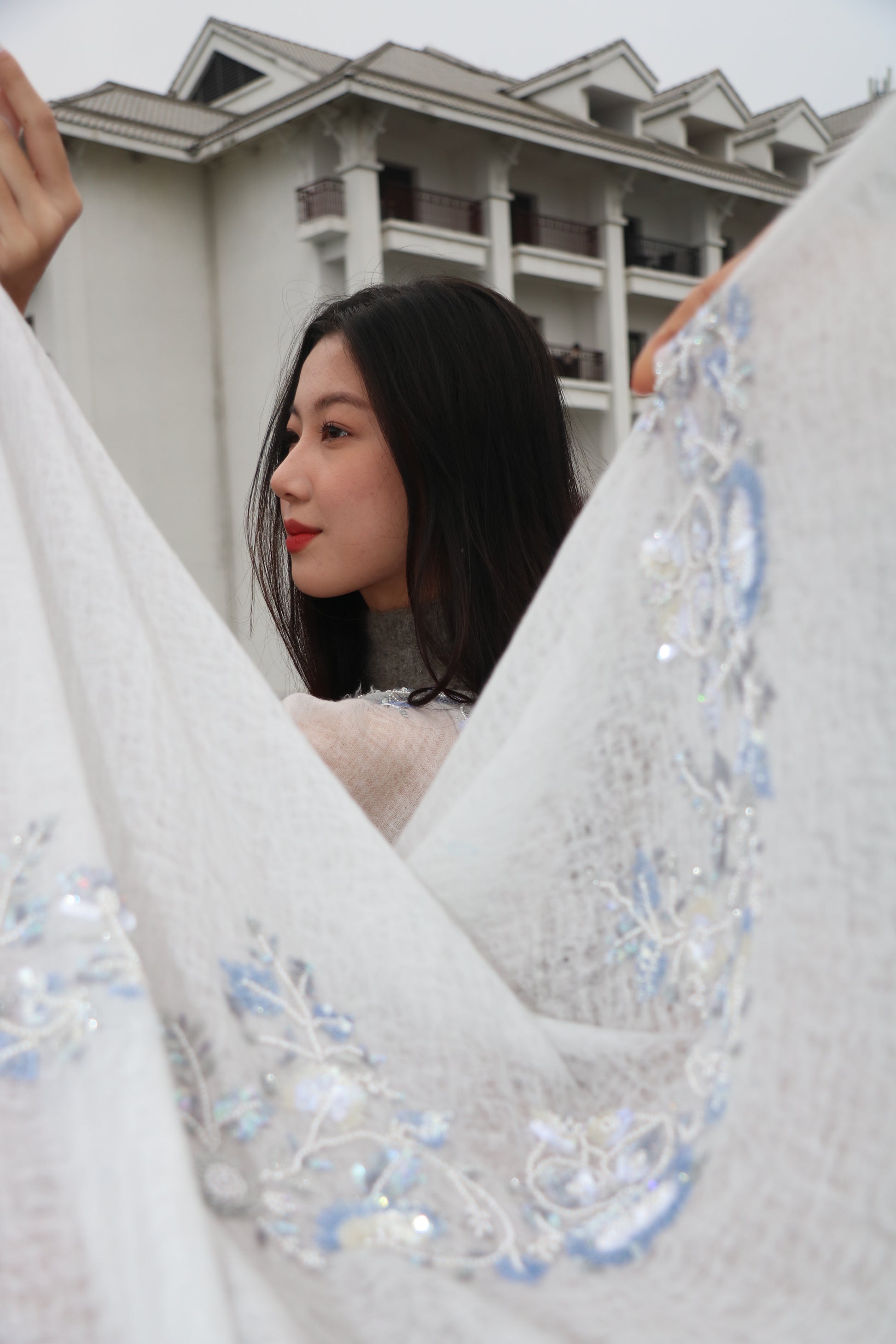 Embroidered Grace Cashmere Stole